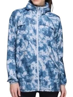 LULULEMON Miss Misty Blue/White Tie Dye Rain Jacket Size 2 -- PACKABLE!!!